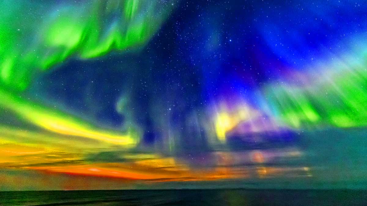 Aurora Forecasting Today: See The Northern and Southern Lights